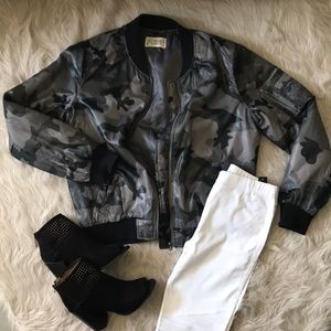 Just Found Camo Jacket - Size XL (Juniors)